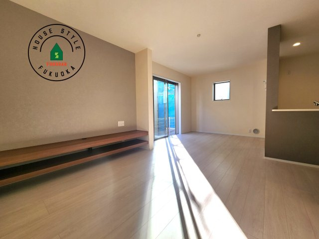 福岡市南区長住5丁目第2-3棟（3号棟）のダイニング|キッチンから立ち込める香りが今日の料理を期待させます。