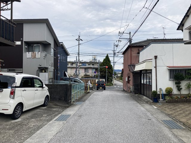 高知市六泉寺町建売①の前面道路含む現地写真