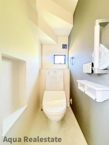 リーブルガーデン高松市円座町第九のトイレ|ゆったりとした空間のトイレです