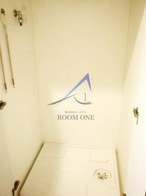 ルーブル大鳥居五番館の設備|洗濯機置き場です。