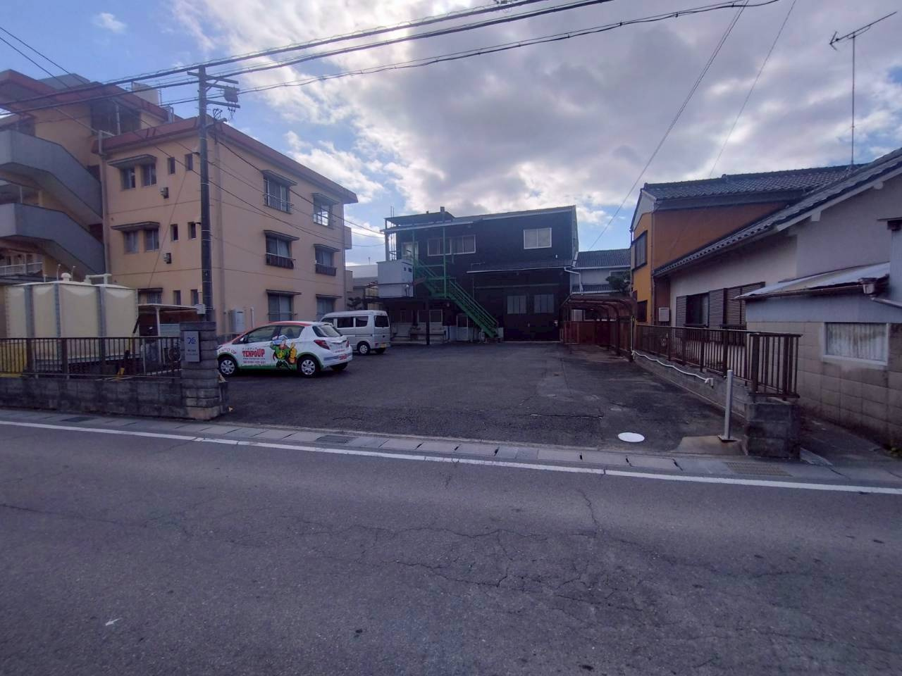 鴨田町末広　倉庫の外観