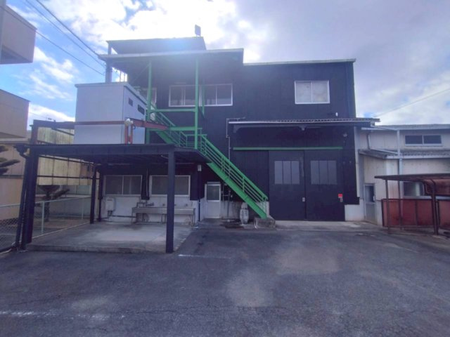 鴨田町末広　倉庫の外観