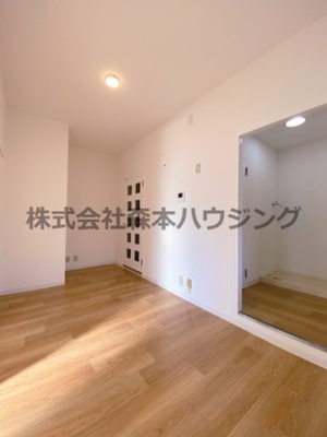 【居間・リビング】 | 　ウエストプラザ | ゆったりとした居間です