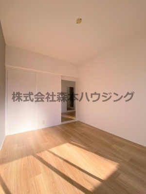 【洋室】 | 　ウエストプラザ | 落ち着いた色調の洋室です