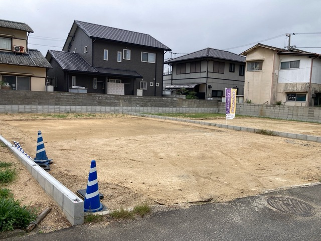 リーブルガーデン高松市高松町第七の駐車場|前面道路含む現地写真です