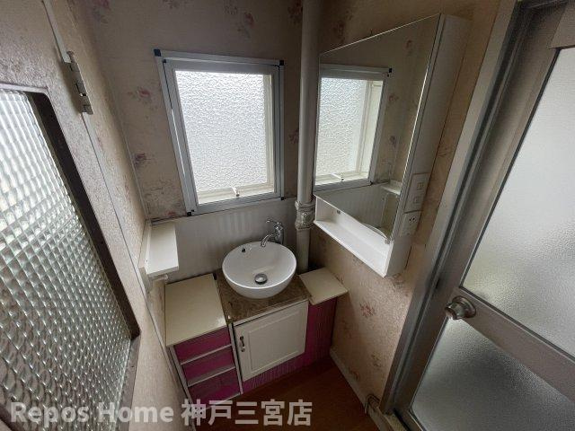 鈴蘭台第3団地6号棟の洗面所