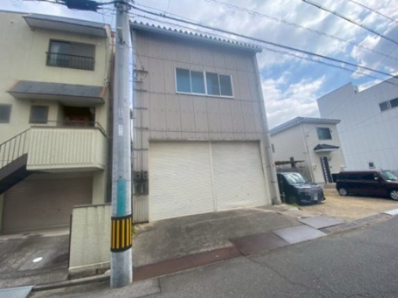 柱1-7-13　倉庫の外観