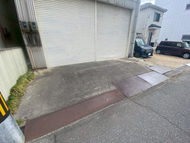 柱1-7-13　倉庫の外観