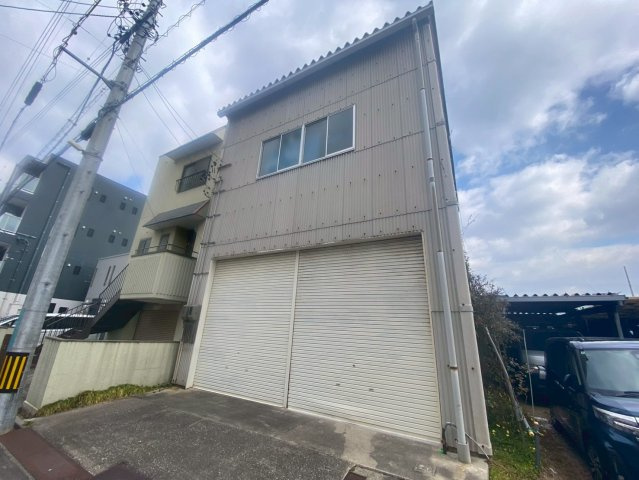 柱1-7-13　倉庫の外観