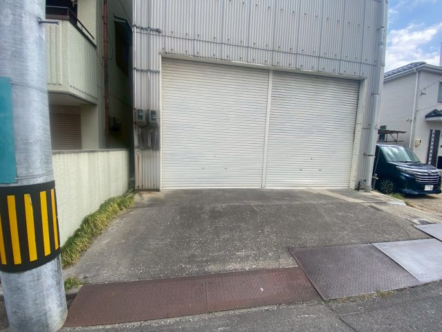 柱1-7-13　倉庫の外観