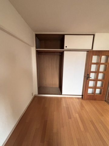 コープ野村高槻 B棟の居間・リビング