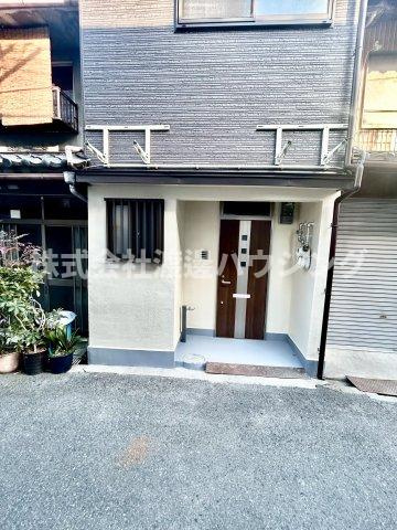 西成区橘2丁目テラスハウスのエントランス