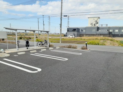 【駐車場】 | クレインガーデン | 駐車場があるので、車を買う予定の方も安心です