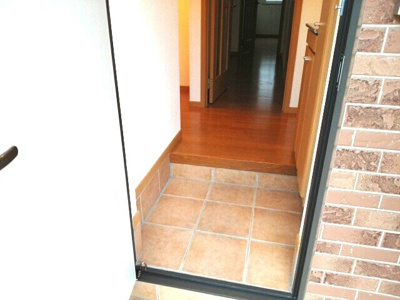 【玄関】 | グランソレイユＡ | 収納もある玄関です