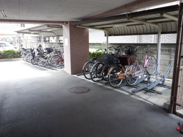 ランドステージ東大島エグゼタワーの駐輪場