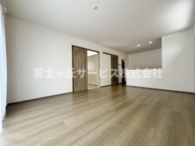 【居間・リビング】 | 静岡市葵区田町6丁目 7期 新築一戸建て A号棟 | リビングダイニングです