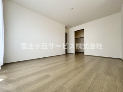 【寝室】 | 静岡市葵区田町6丁目 7期 新築一戸建て A号棟 | 落ち着いて過ごせる寝室です