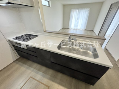 【キッチン】 | 静岡市葵区田町6丁目 7期 新築一戸建て A号棟 | 広々としていてお料理がしやすいキッチンです