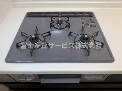 【その他】 | 静岡市葵区田町6丁目 7期 新築一戸建て A号棟 | 3口コンロがあります