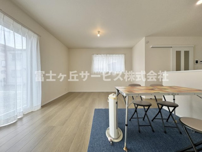 【居間・リビング】 | 静岡市葵区田町6丁目 7期 新築一戸建て C号棟 | リビングです