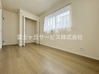 【洋室】 | 静岡市葵区田町6丁目 7期 新築一戸建て C号棟 | 1階にある洋室です
