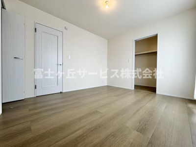 【寝室】 | 静岡市葵区田町6丁目 7期 新築一戸建て C号棟 | 落ち着いて過ごせる寝室です