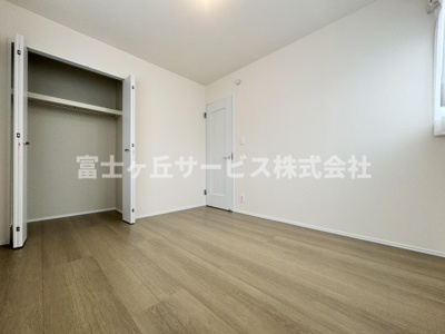【洋室】 | 静岡市葵区田町6丁目 7期 新築一戸建て C号棟 | 収納もある洋室です