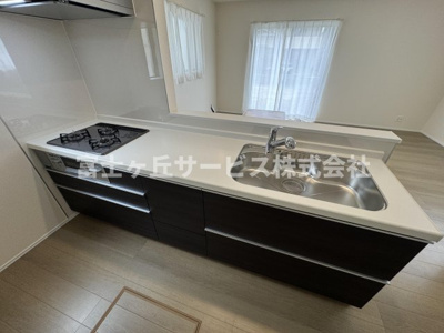 【キッチン】 | 静岡市葵区田町6丁目 7期 新築一戸建て C号棟 | 広々としていてお料理がしやすいキッチンです