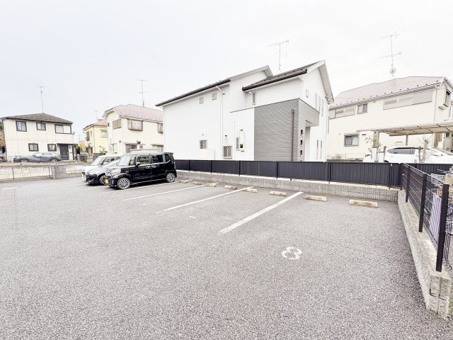 アムール　エタンの駐車場