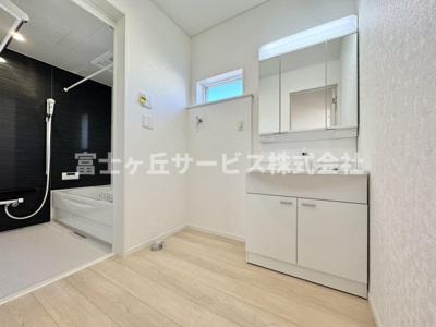 【脱衣所】 | 静岡市葵区古庄5丁目 4期 新築一戸建て 1号棟 | 脱衣場です