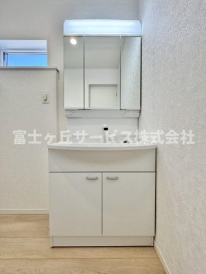【独立洗面台】 | 静岡市葵区古庄5丁目 4期 新築一戸建て 1号棟 | 朝の身支度に便利な独立洗面台です