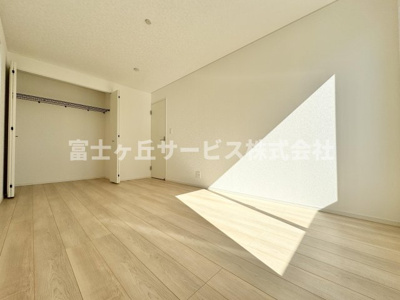 【寝室】 | 静岡市葵区古庄5丁目 4期 新築一戸建て 1号棟 | 落ち着いて過ごせる寝室です