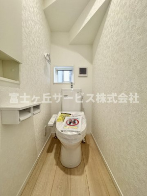 【トイレ】 | 静岡市葵区古庄5丁目 4期 新築一戸建て 1号棟 | 1Fトイレです
2Fにも同タイプのトイレがあります