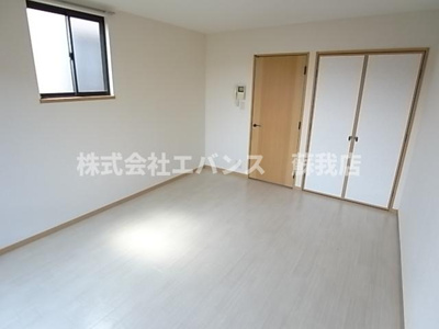 【居間・リビング】 | ベルエキップⅡ | ゆったり過ごせる居間です