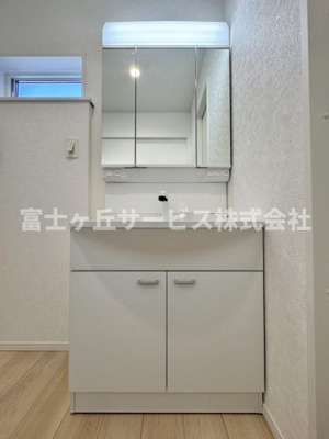 【独立洗面台】 | 静岡市葵区古庄5丁目 4期 新築一戸建て 5号棟 | 朝の身支度に便利な独立洗面台です