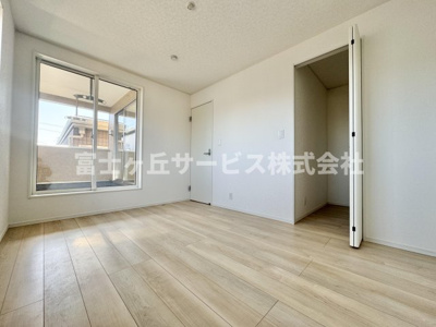 【寝室】 | 静岡市葵区古庄5丁目 4期 新築一戸建て 5号棟 | 落ち着いて過ごせる寝室です
