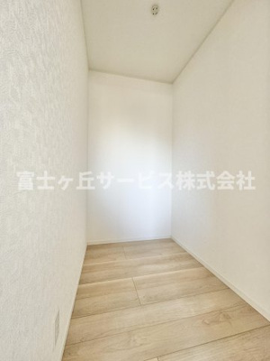 【収納】 | 静岡市葵区古庄5丁目 4期 新築一戸建て 5号棟 | 収納豊富なウォークインクローゼットです