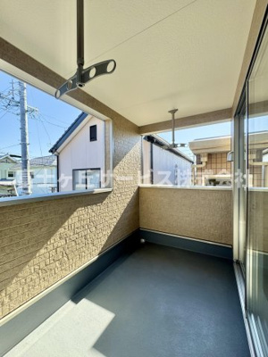 【バルコニー】 | 静岡市葵区古庄5丁目 4期 新築一戸建て 5号棟 | 急な天候の変化にも心強いインナーバルコニー
