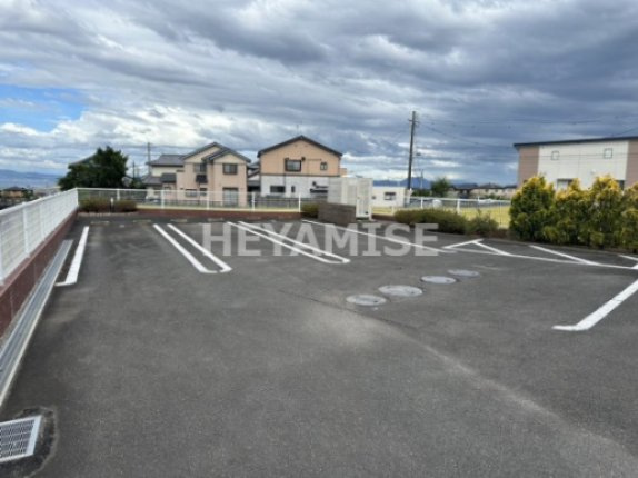 サンリット・ヴィラの駐車場