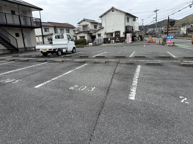 メゾンドールの駐車場