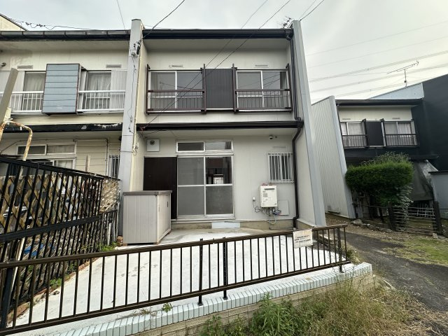 豊田市浄水町南平テラスハウスの外観
