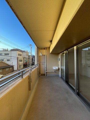 和泉府中レジデンスタワーのバルコニー