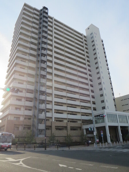 和泉府中レジデンスタワーの外観