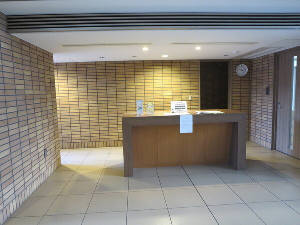 和泉府中レジデンスタワーのエントランス