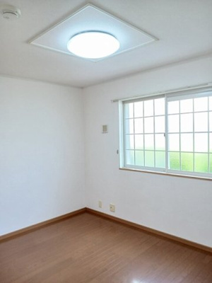 【内装】 | サニーヒルズⅡ | 明るい色調の室内です