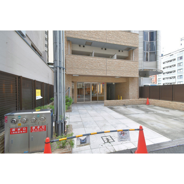 ラクラス長堀橋のエントランス