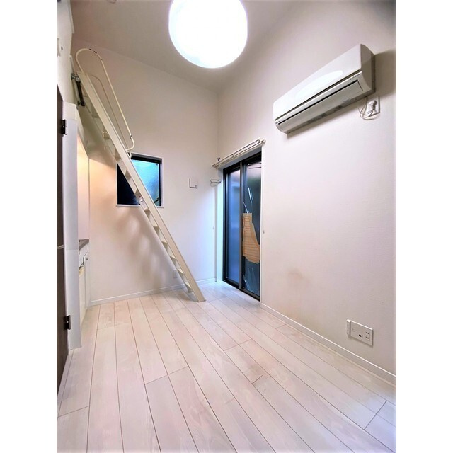 ＩＲＩＥ　ＦＬＯＯＲＳの内装