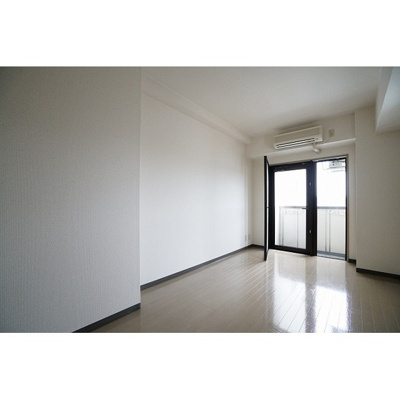 【居間・リビング】 | 宮崎ビル | 居室