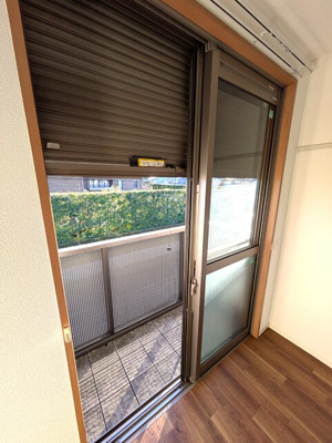 シャッター雨戸あり