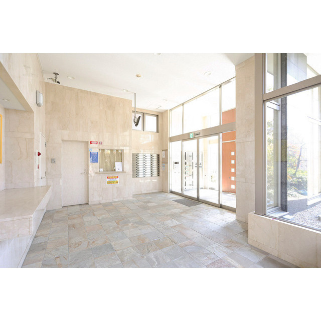 ボヌール千里中央弐番館の居間・リビング